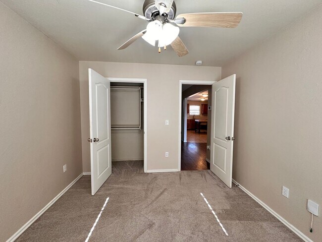 Building Photo - Newer 3 Bedroom off I-240- Move in Deposit-Free! (If Qualified)