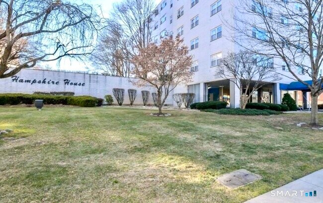 Building Photo - 893 Farmington Ave