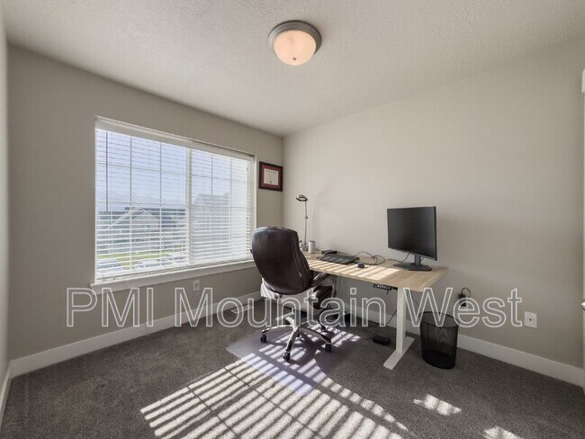 Building Photo - 12702 Stone Heights Dr