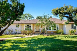 Building Photo - 685 Rim Rd