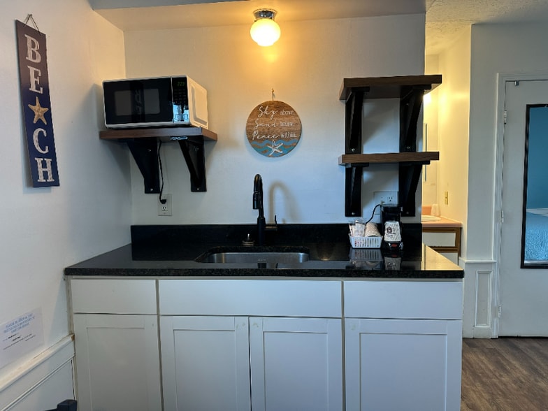 Building Photo - 147 Ashworth Ave