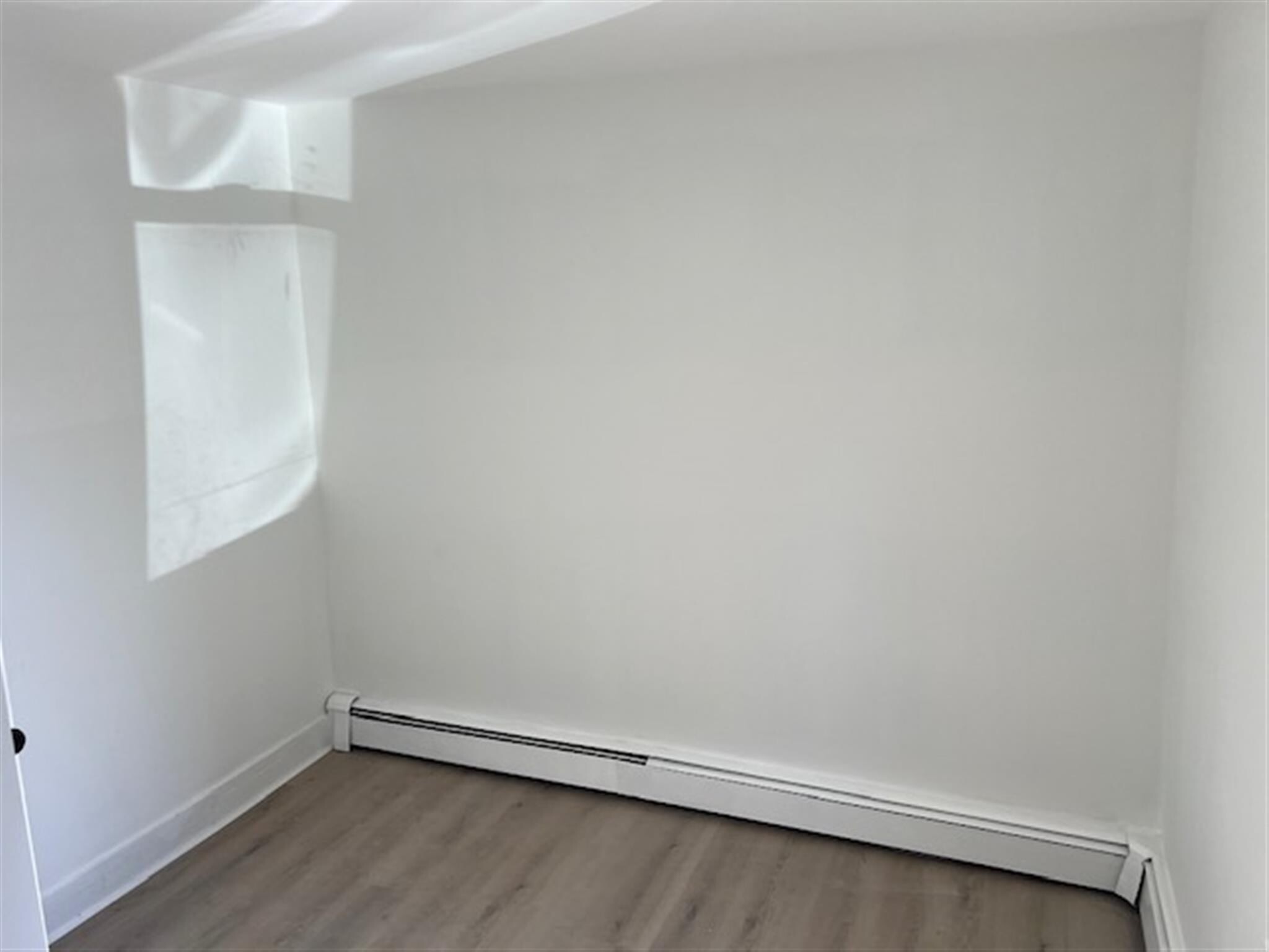 Building Photo - 8 6th St