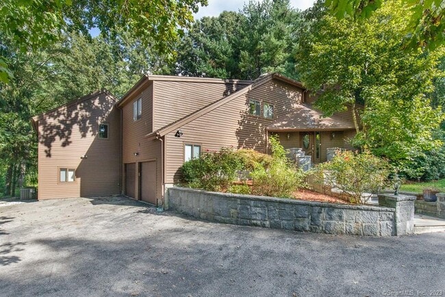 Primary Photo - 585 Webbs Hill Rd