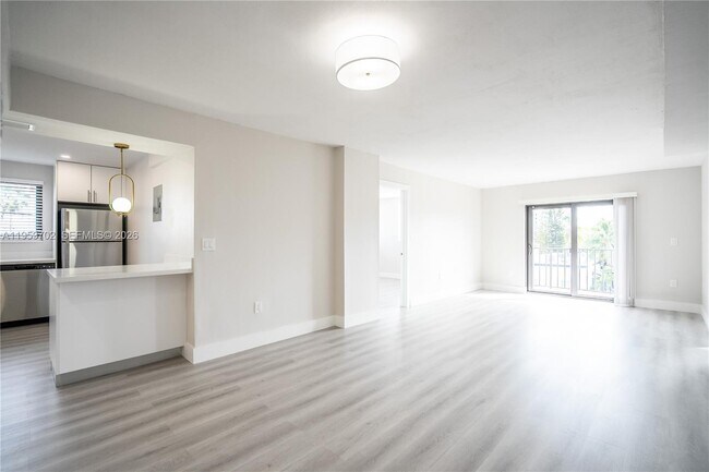 Building Photo - 6960 Rue Vendome