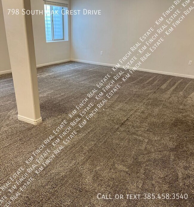 Building Photo - 798 S Oak Crest Dr