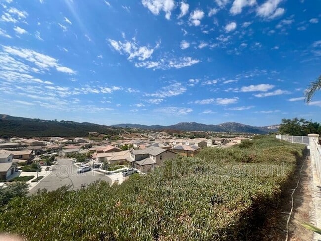 Building Photo - 33309 Morning View Dr