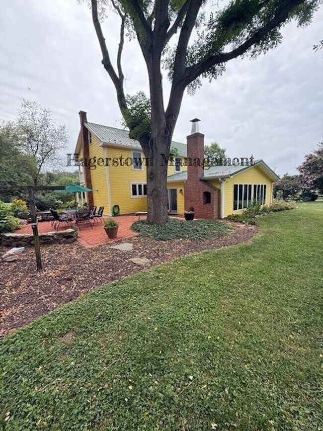 Building Photo - 3 Bedroom Home in Picturesque Appalacian M...