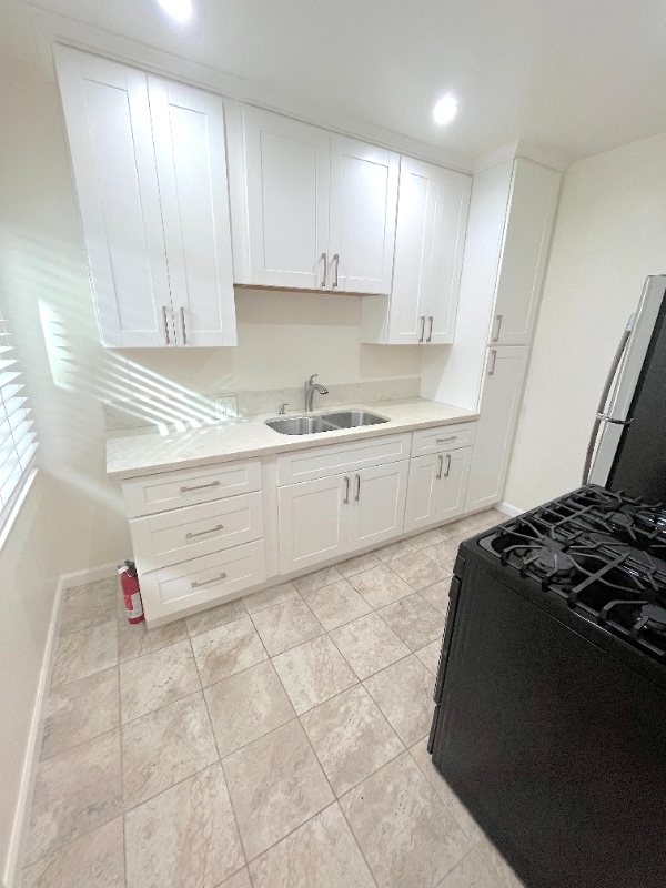 Building Photo - 1417 N Harper Ave