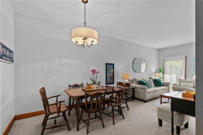 Building Photo - 158 Narragansett Ave