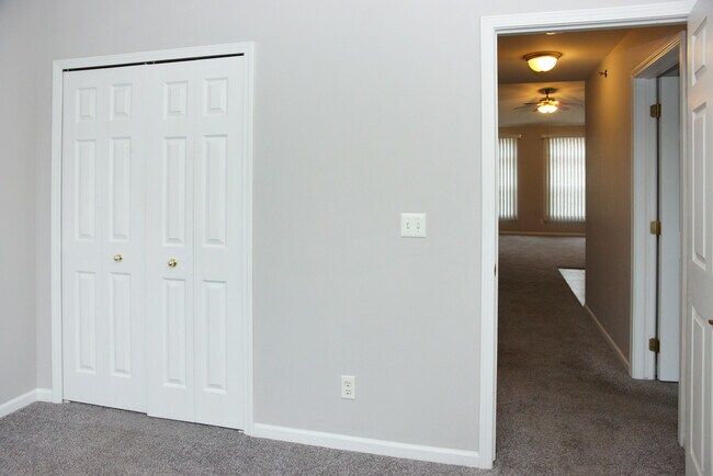 Building Photo - 42635 Park Cresent Dr