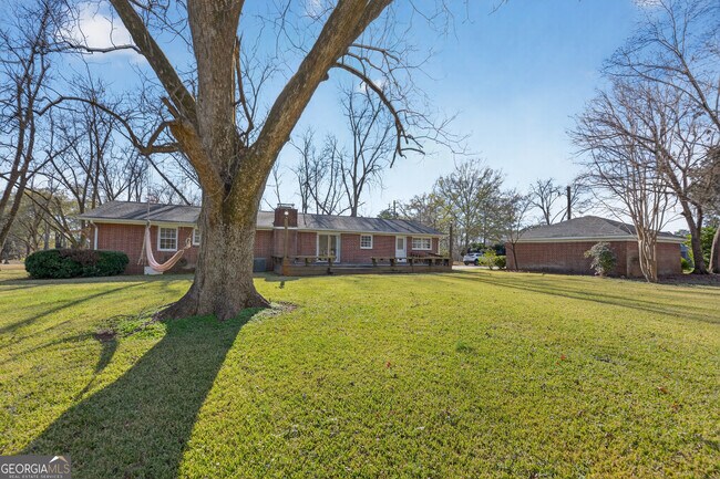 Building Photo - 741 East Ave