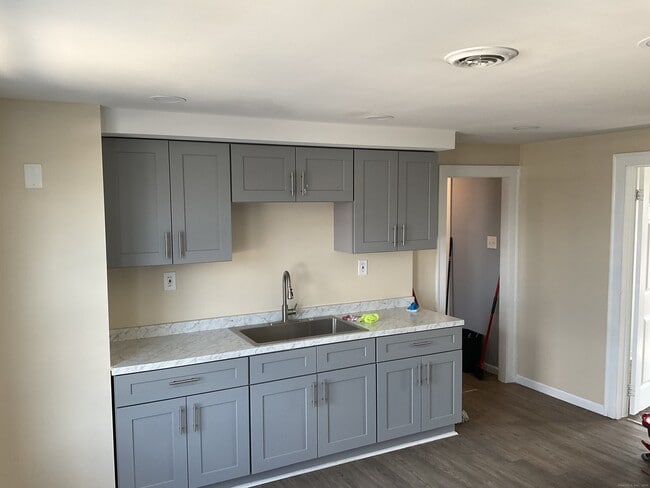 Building Photo - 1309 E Main St