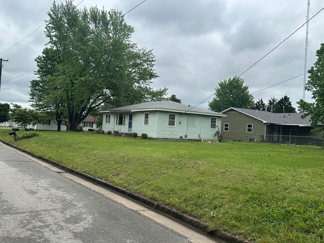 Building Photo - 3 BEDROOM 1 BATH IN JOPLIN-$1200 RENT-$1200 DEPOSIT