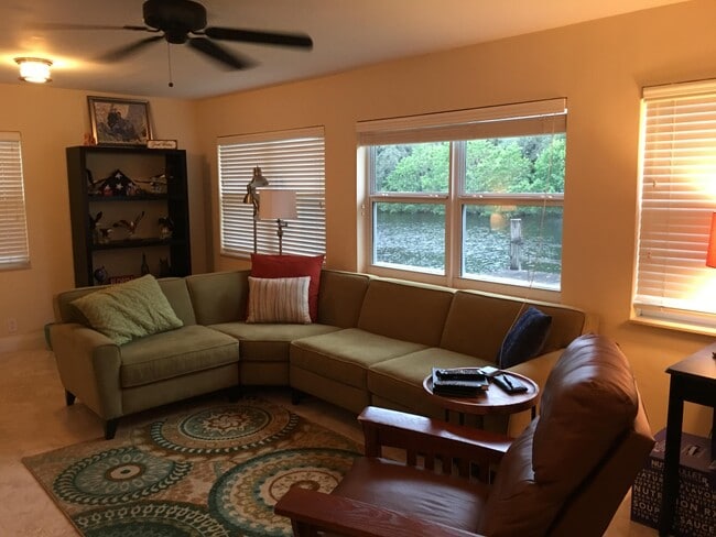 Building Photo - 1700 NW 36th Ct