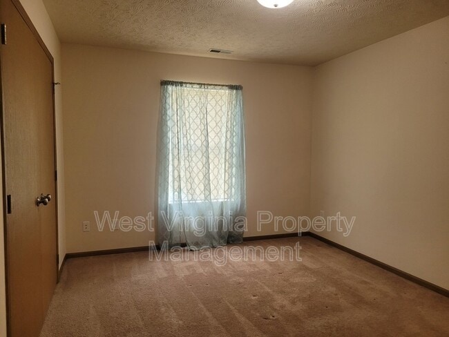 Building Photo - 210 Cardinal Wy