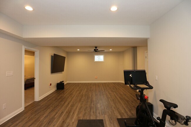 Building Photo - 347 Prebster Dr