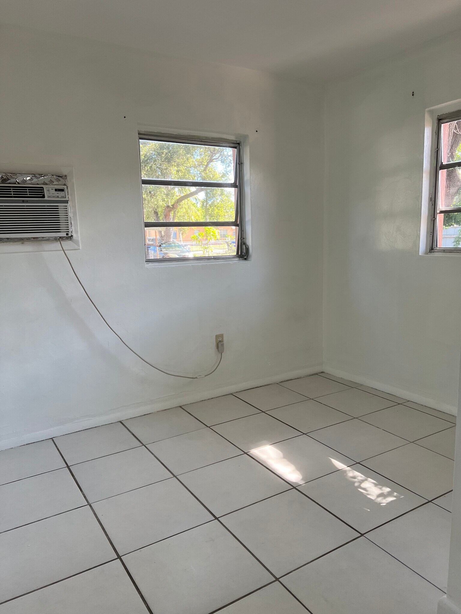 Building Photo - 17290 NE 4th Ct