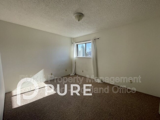 Building Photo - 2649 NE Wasco St