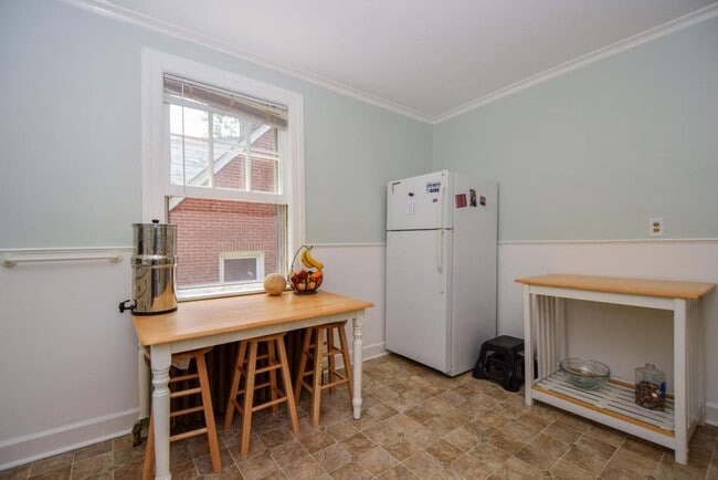 Building Photo - 1334 Woodbine St SE