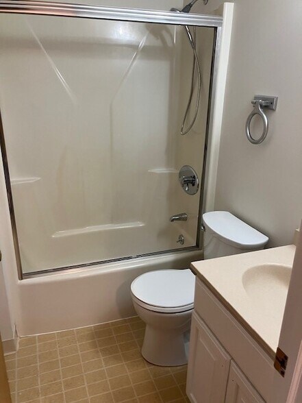 Bathroom - 42 Silver St