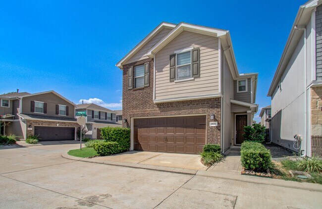 Building Photo - 10214 Pinewood Fox Dr