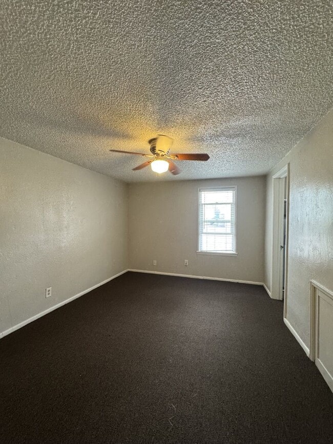 Building Photo - 444 N 400 W