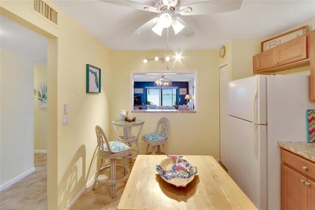 Building Photo - 7700 Sun Island Dr S