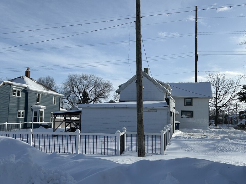 Building Photo - 600 3rd St