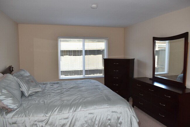 Building Photo - 3 Bedroom 2 Bath Single Story Home- Mesa V...