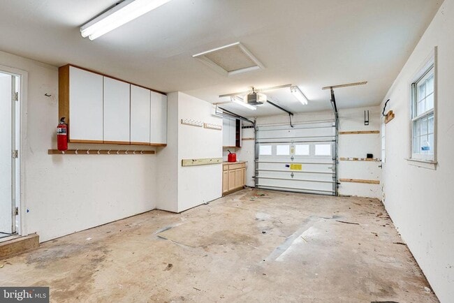 Building Photo - 12127 Holly Knoll Cir