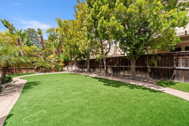 Building Photo - 7116 Torrey Mesa Ct