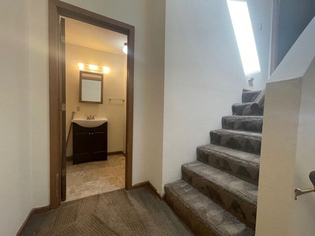 Building Photo - 3 Bedroom Townhome Close to College Avenue