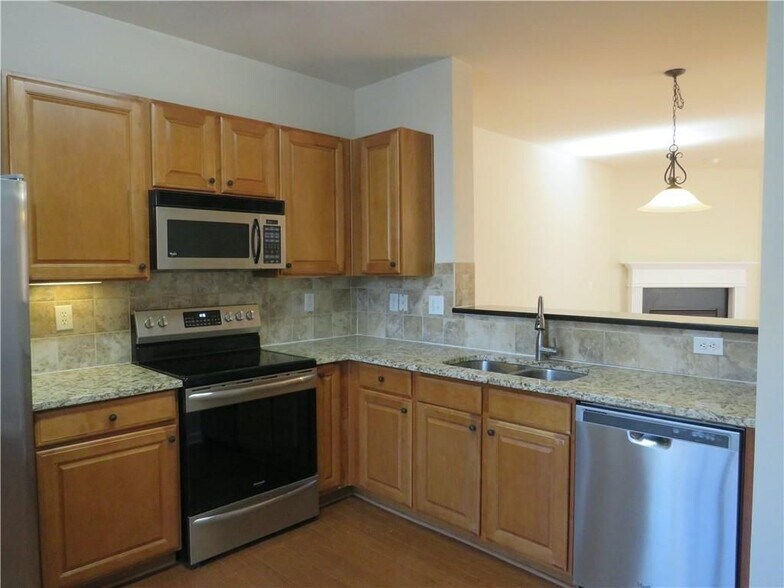 Building Photo - 2240 Landing Ridge Dr