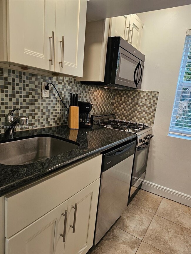 Building Photo - 622 15th St