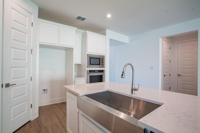 Building Photo - 4612 Modena Bay Bend