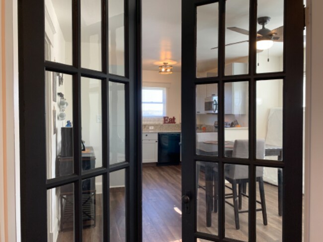 Building Photo - 201 E 26th St