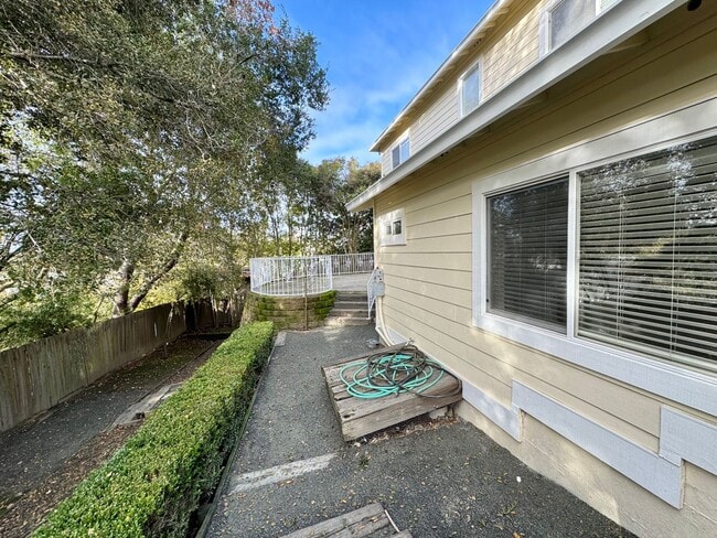 Building Photo - TENTATIVELY RENTED 3 Bedrooms, 2 1/2 Bathrooms, Serene Napa Setting