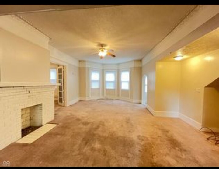Building Photo - 820 W 7th St