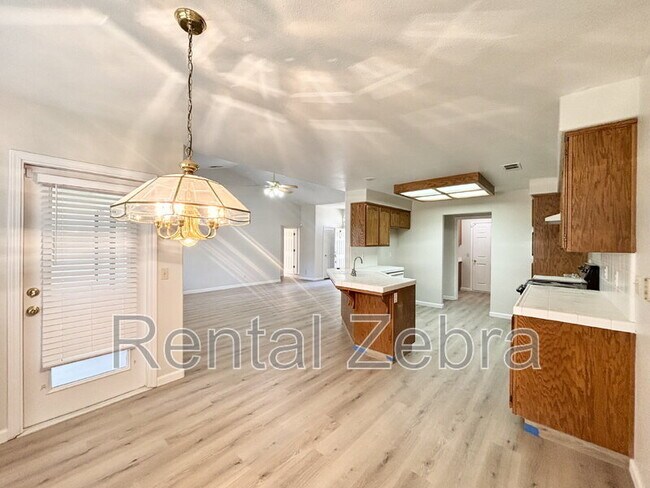 Building Photo - 746 Wren Ct