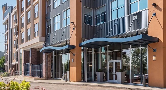 Building Photo - 2300 Charlotte Ave