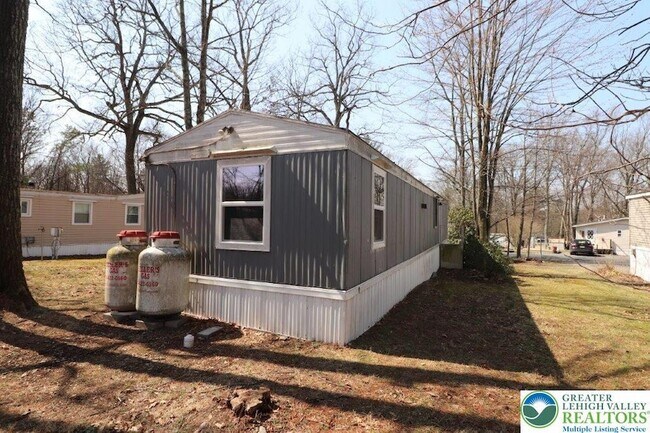 Building Photo - 238 Birchwood Ln