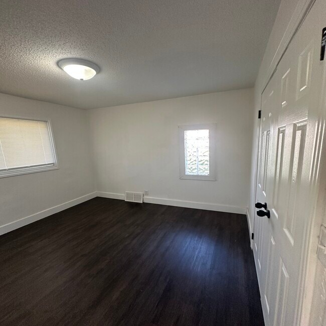 Building Photo - 5246 Maryland St