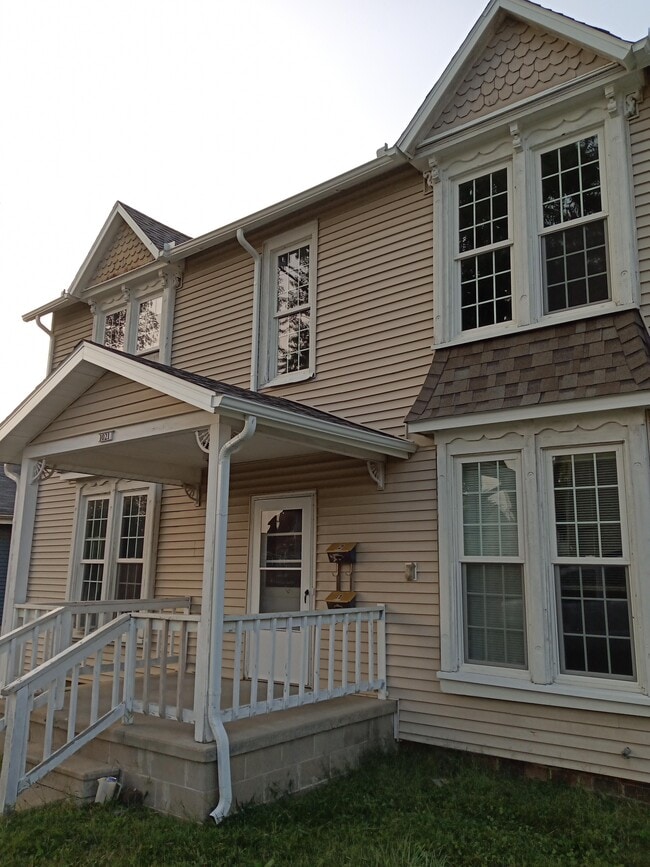 Building Photo - 1021 Adams Ave