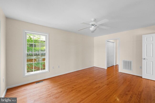 Building Photo - 686 Lake Caroline Dr