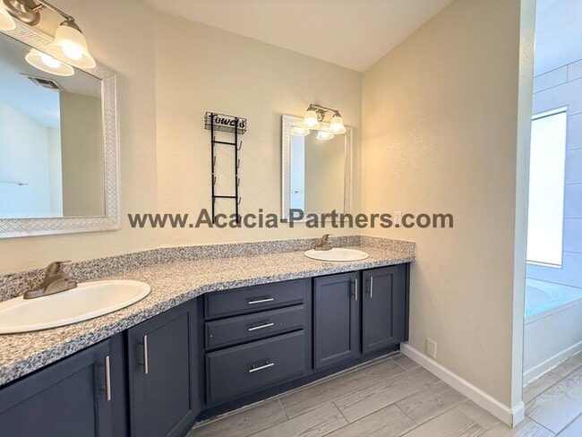 Building Photo - Three bedroom home with spacious great room