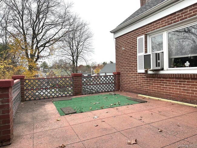 Building Photo - 1 Highview Ave