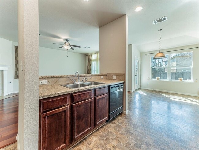 Building Photo - 11909 Timber Heights Dr