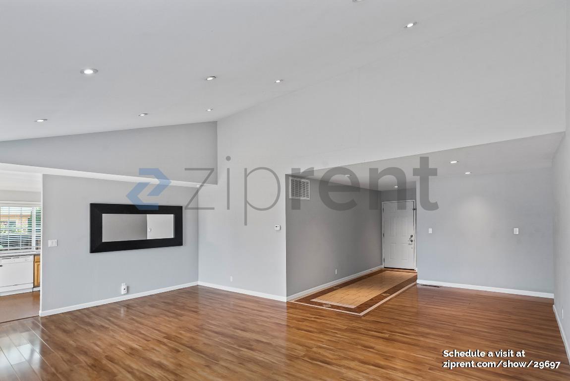 Building Photo - Unit