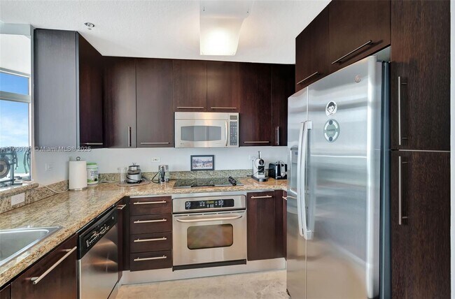 Building Photo - 6515 Collins Ave