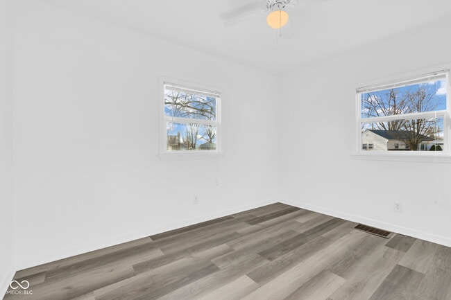 Building Photo - 420 Douglas Dr